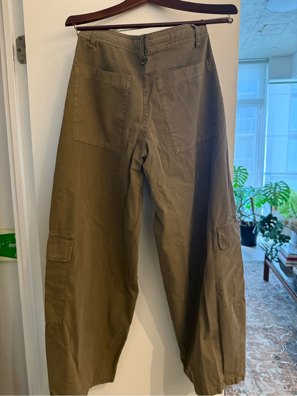 Zara Green Barrel Cargo Pants with Utility Pockets - Picture 2 of 3